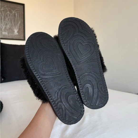 Jessica Simpson Black Faux Fur Slides - Picture 3 of 7